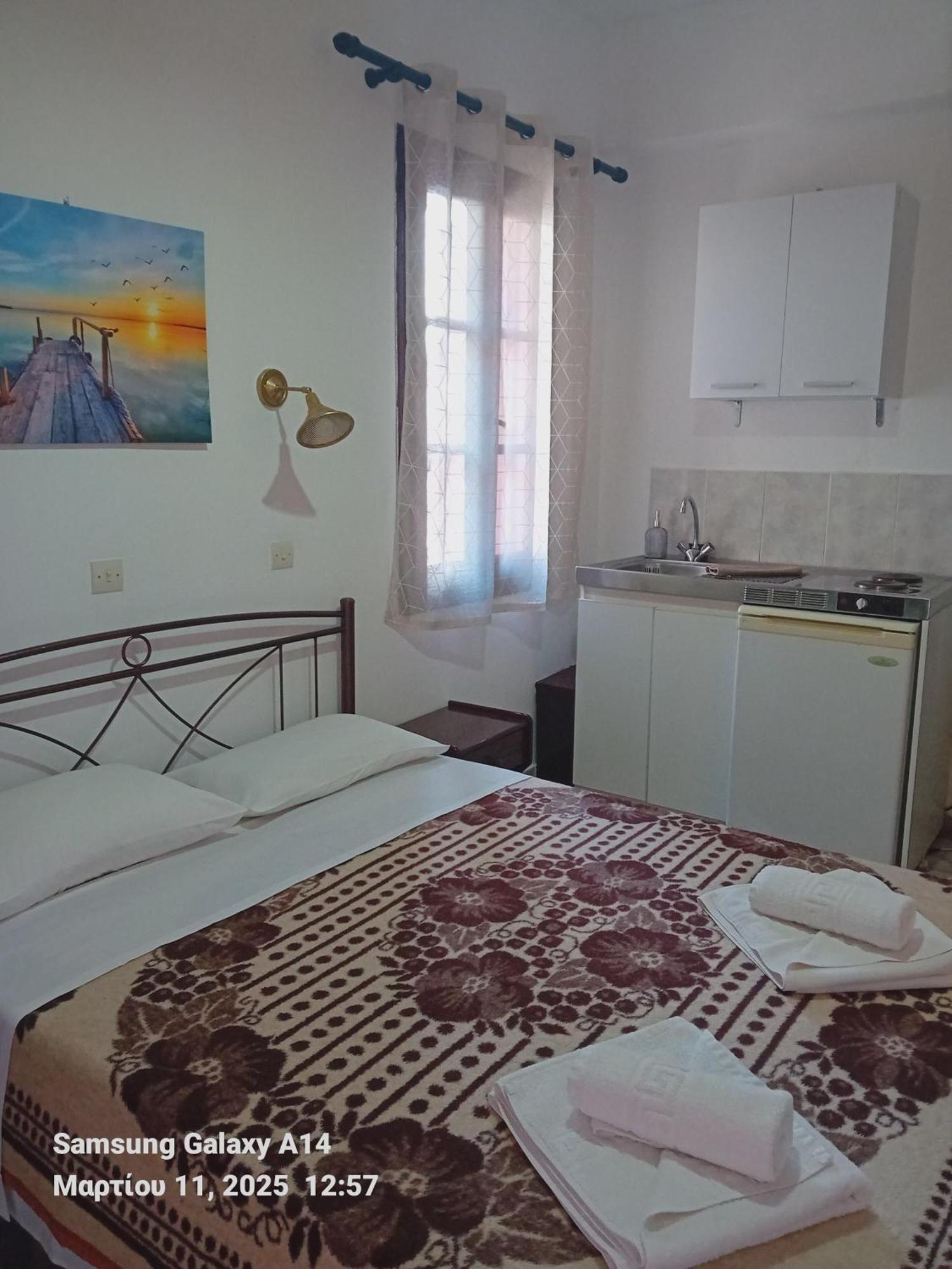 Апартаменты Giorgos House Митимна Экстерьер фото